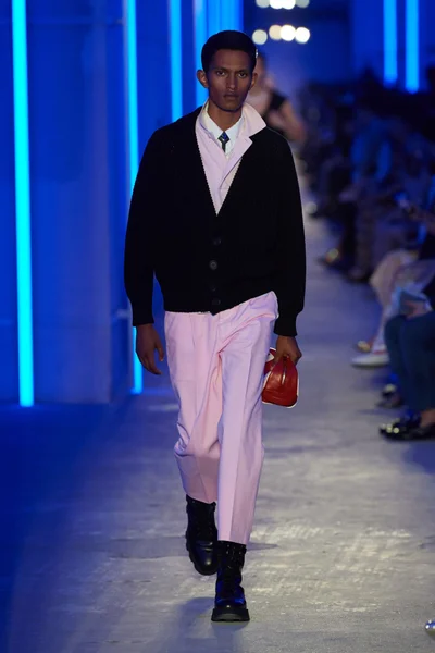 Look 60